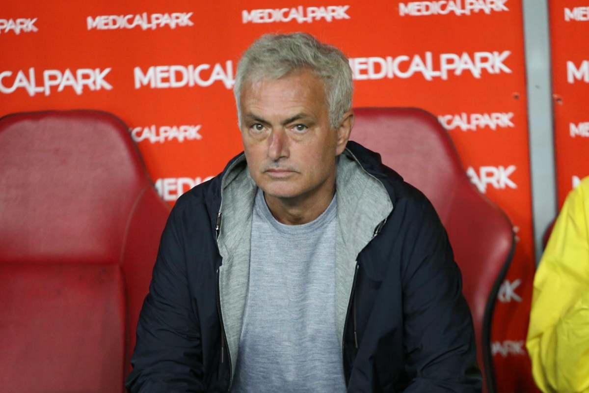 Jose Mourinho ngã sấp mặt vì bị học trò "đánh úp 1 fenerbahce khung hoang truoc man tiep don man united